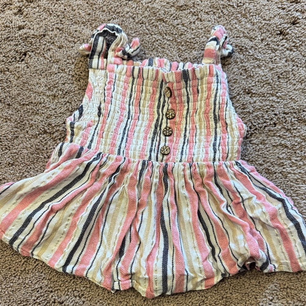 2T top with smocked detail